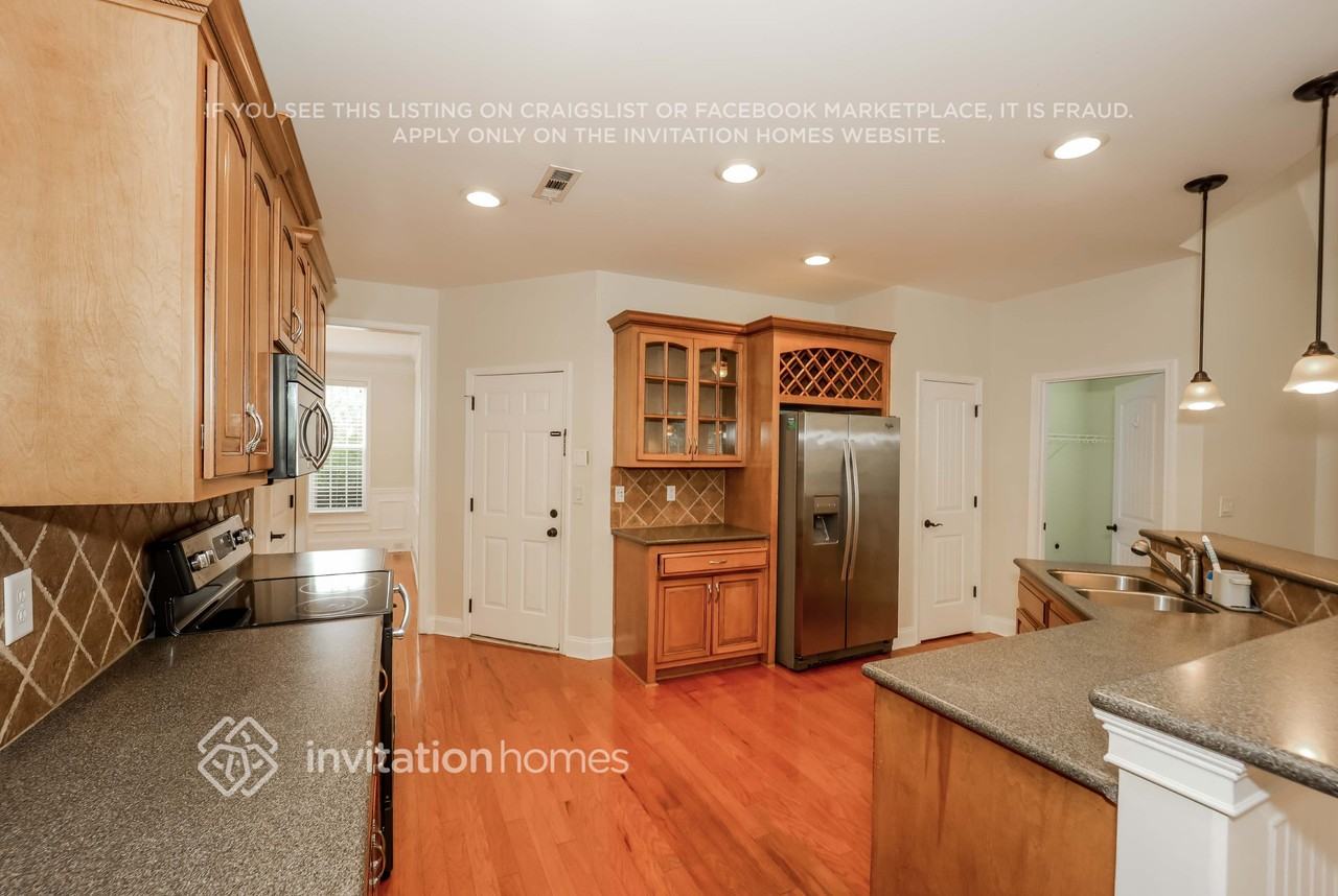 275 Highwoods Pkwy - Photo 6 of 16