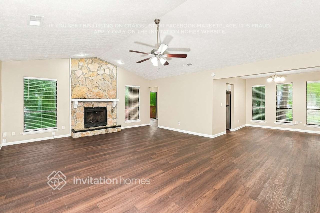 2399 Stonebridge Ln - Photo 3 of 17