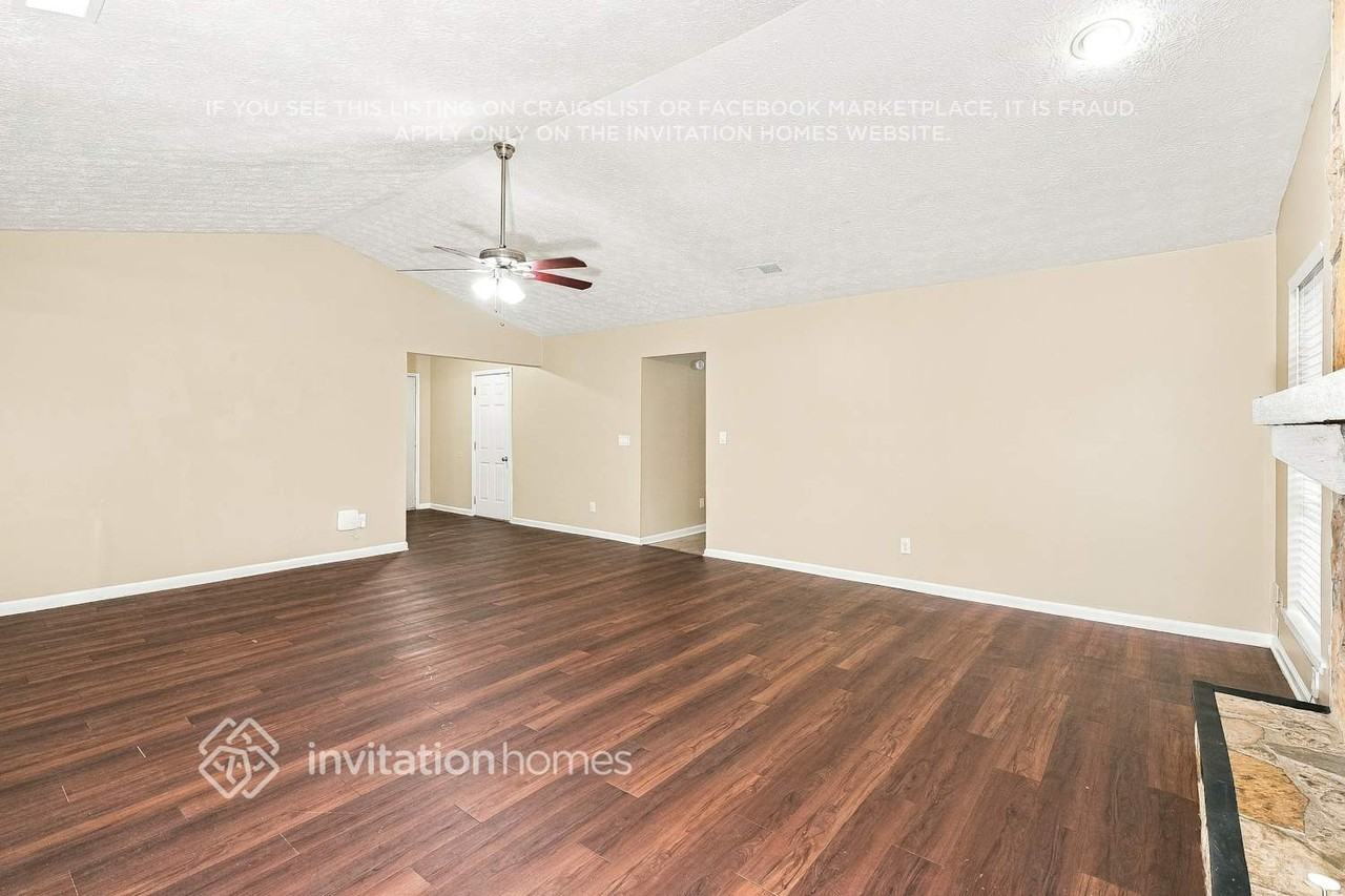2399 Stonebridge Ln - Photo 4 of 17