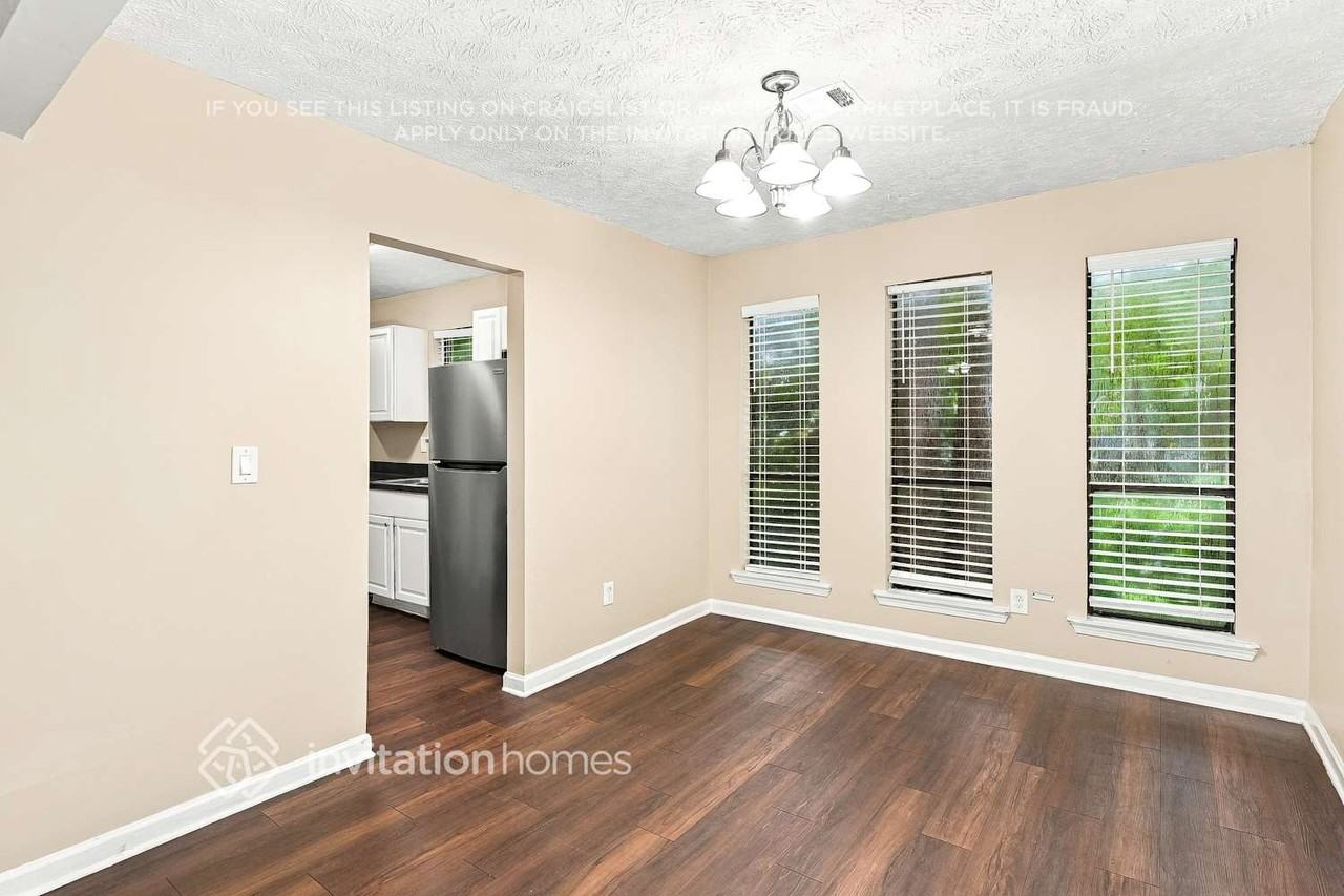 2399 Stonebridge Ln - Photo 5 of 17