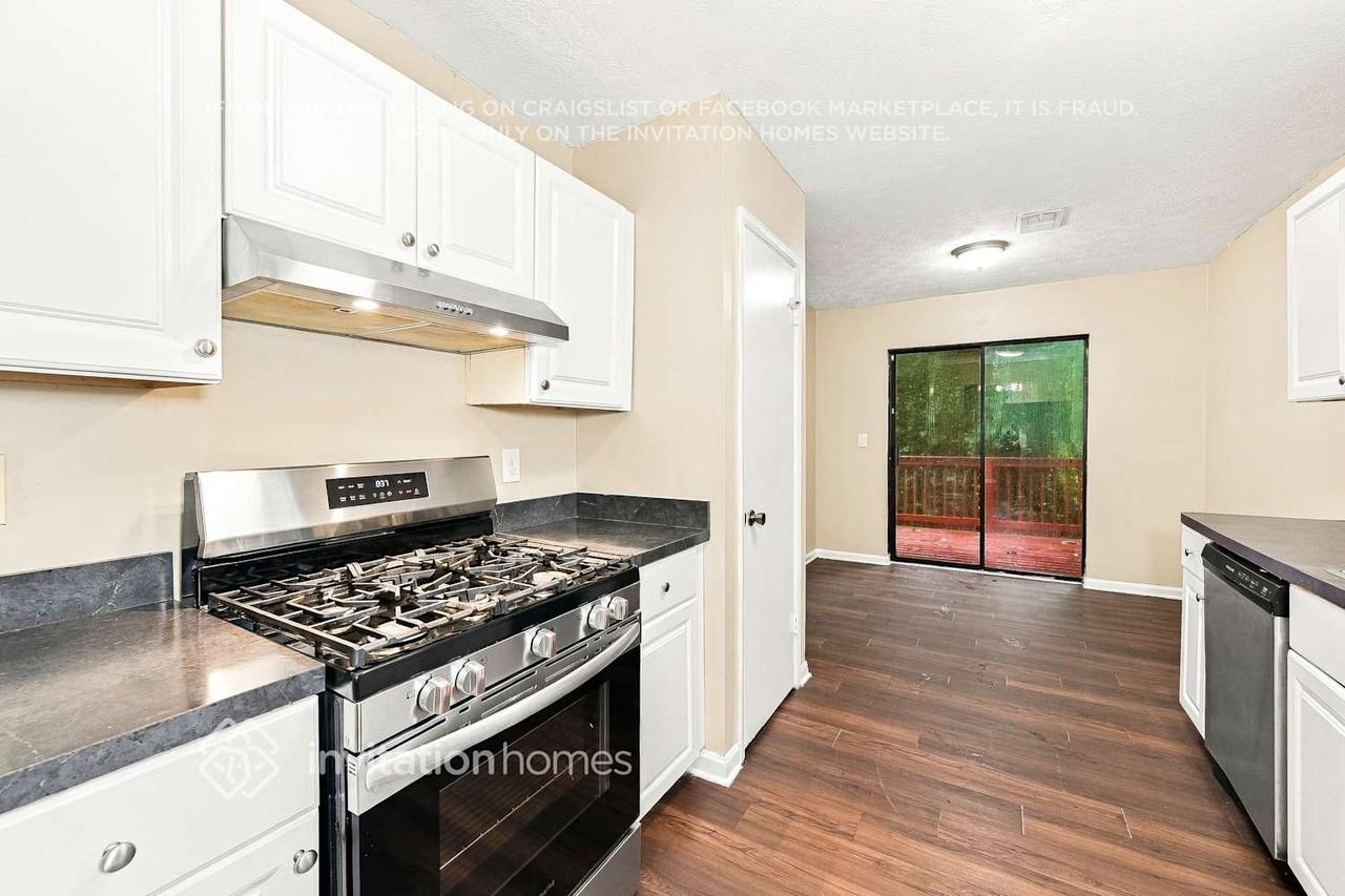 2399 Stonebridge Ln - Photo 6 of 17