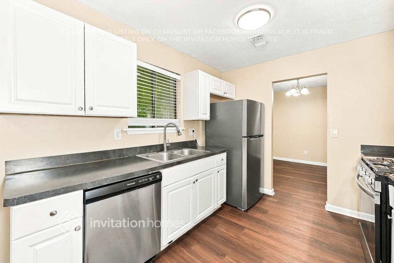 2399 Stonebridge Ln - Photo 7 of 17