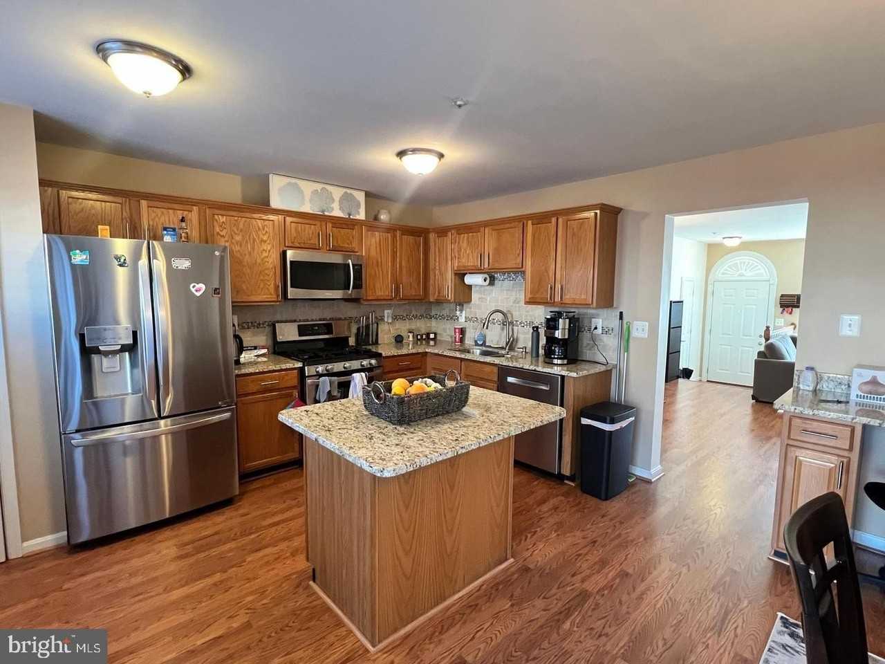 10528 Catalina Pl - Photo 4 of 20