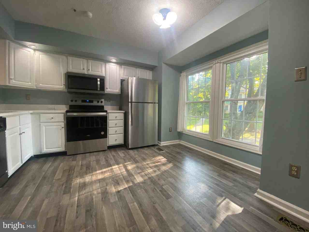 19201 Cross Ridge Dr - Photo 2 of 30