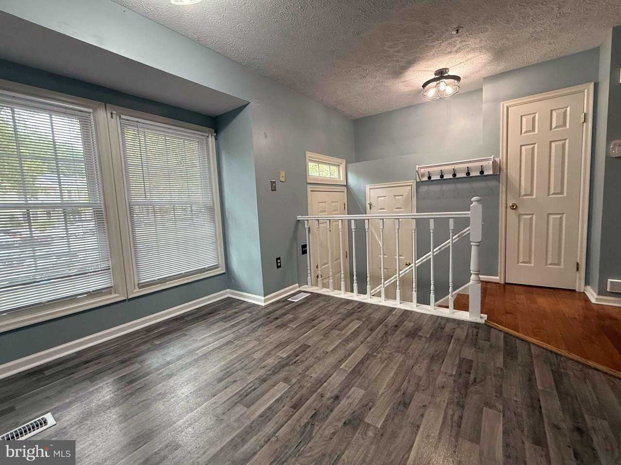 19201 Cross Ridge Dr - Photo 4 of 30