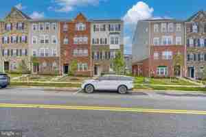 featured image of 10720 Presidential Pkwy