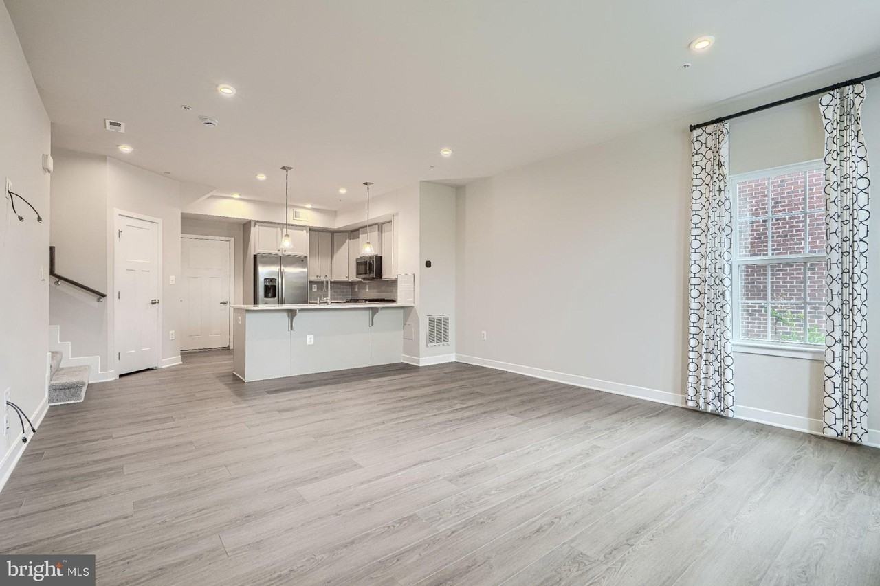 10720 Presidential Pkwy - Photo 5 of 45