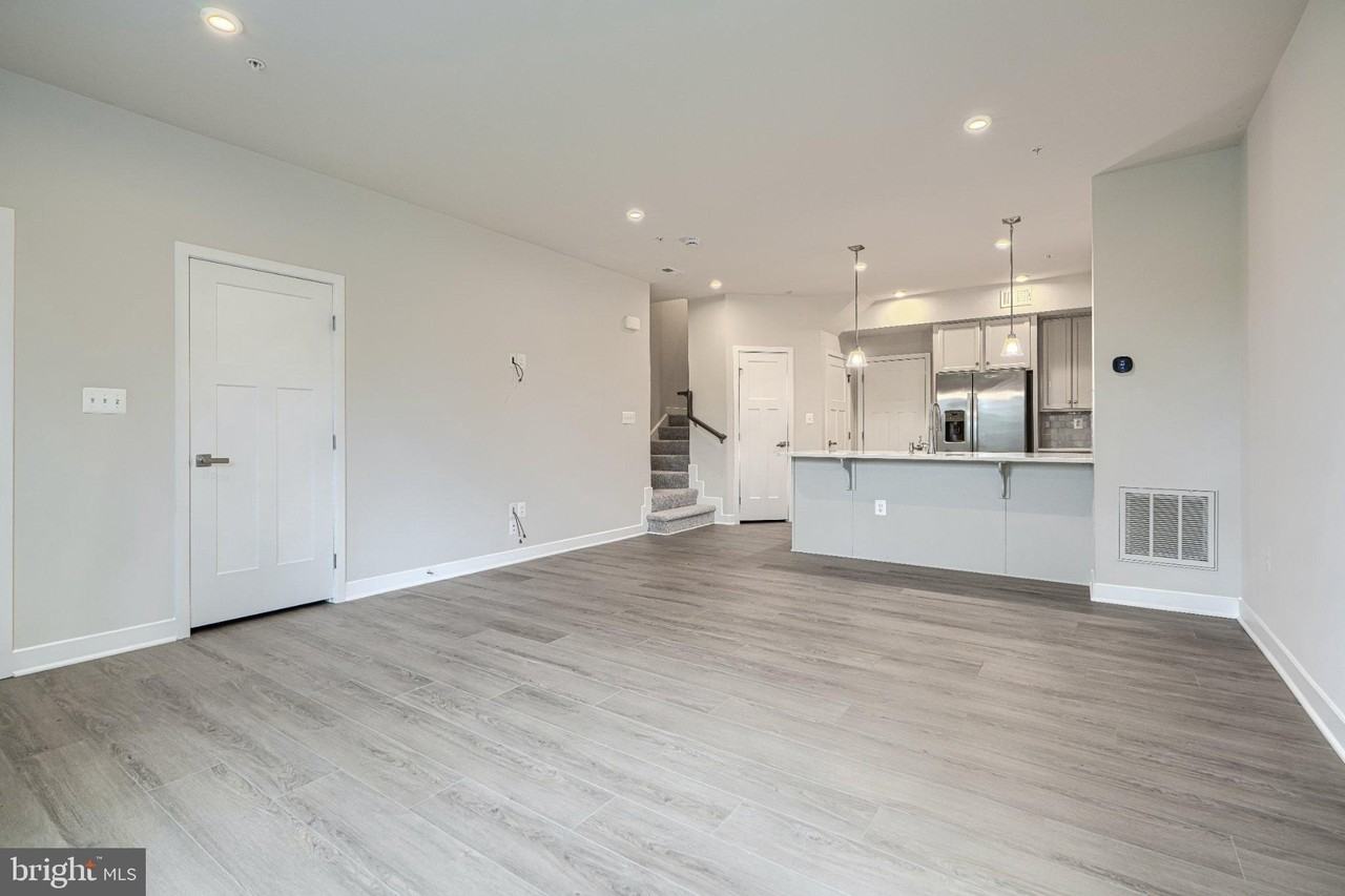 10720 Presidential Pkwy - Photo 6 of 45