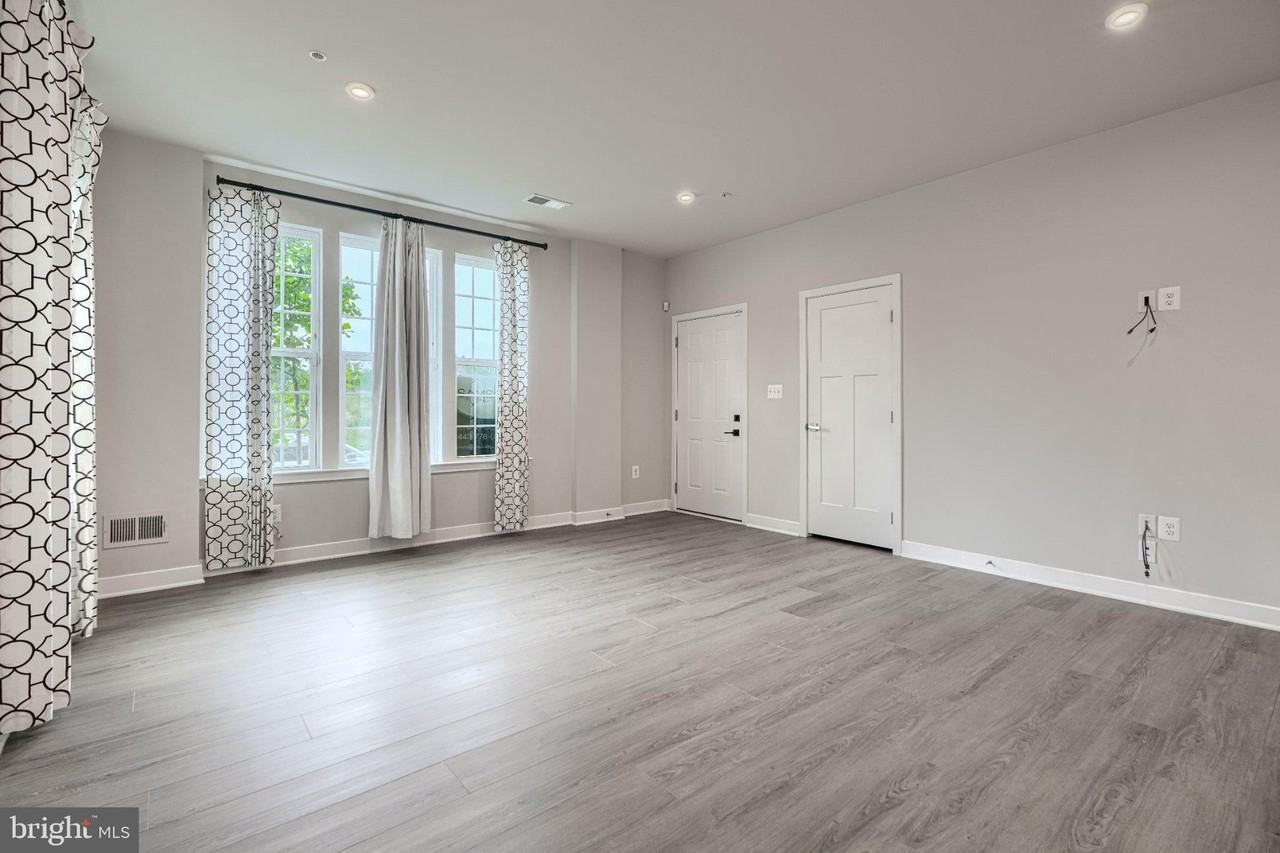 10720 Presidential Pkwy - Photo 7 of 45