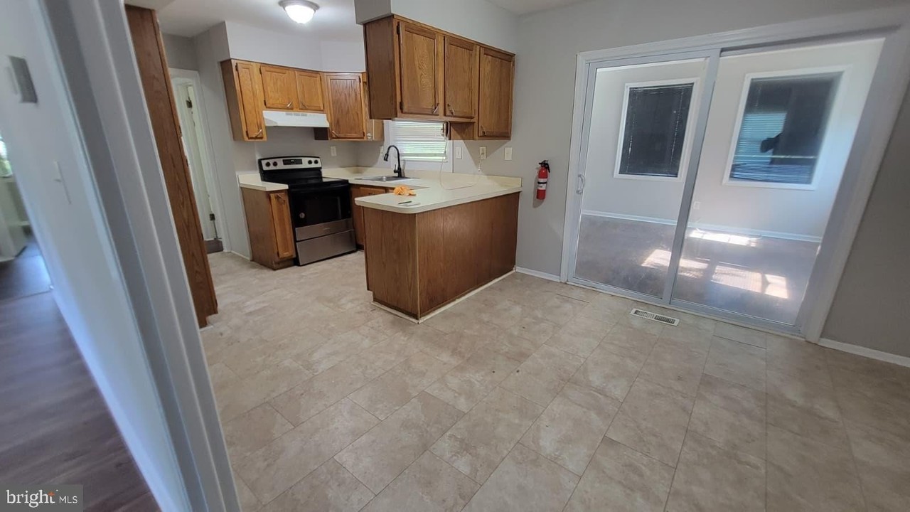 7 Maymont Ln - Photo 4 of 30