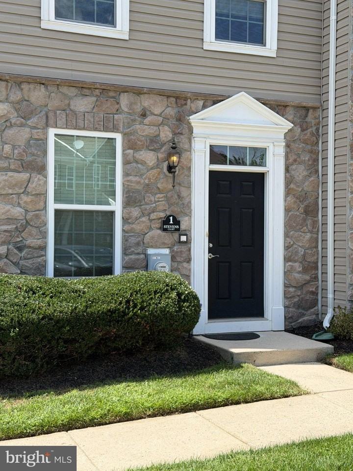 1 Stevens Ct - Photo 3 of 34