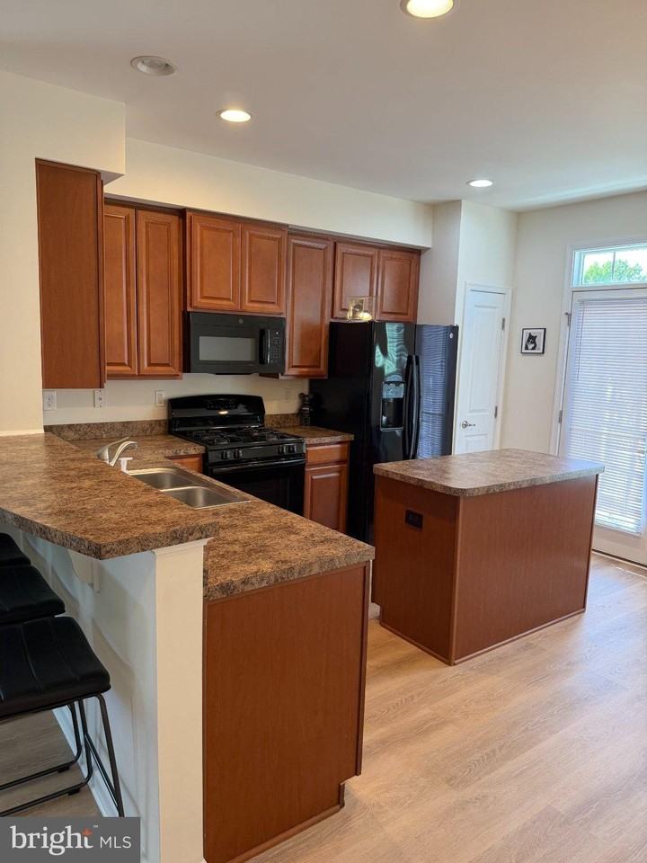 1 Stevens Ct - Photo 5 of 34