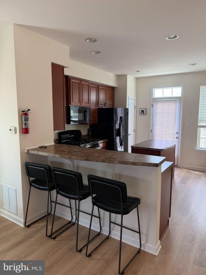 1 Stevens Ct - Photo 7 of 34