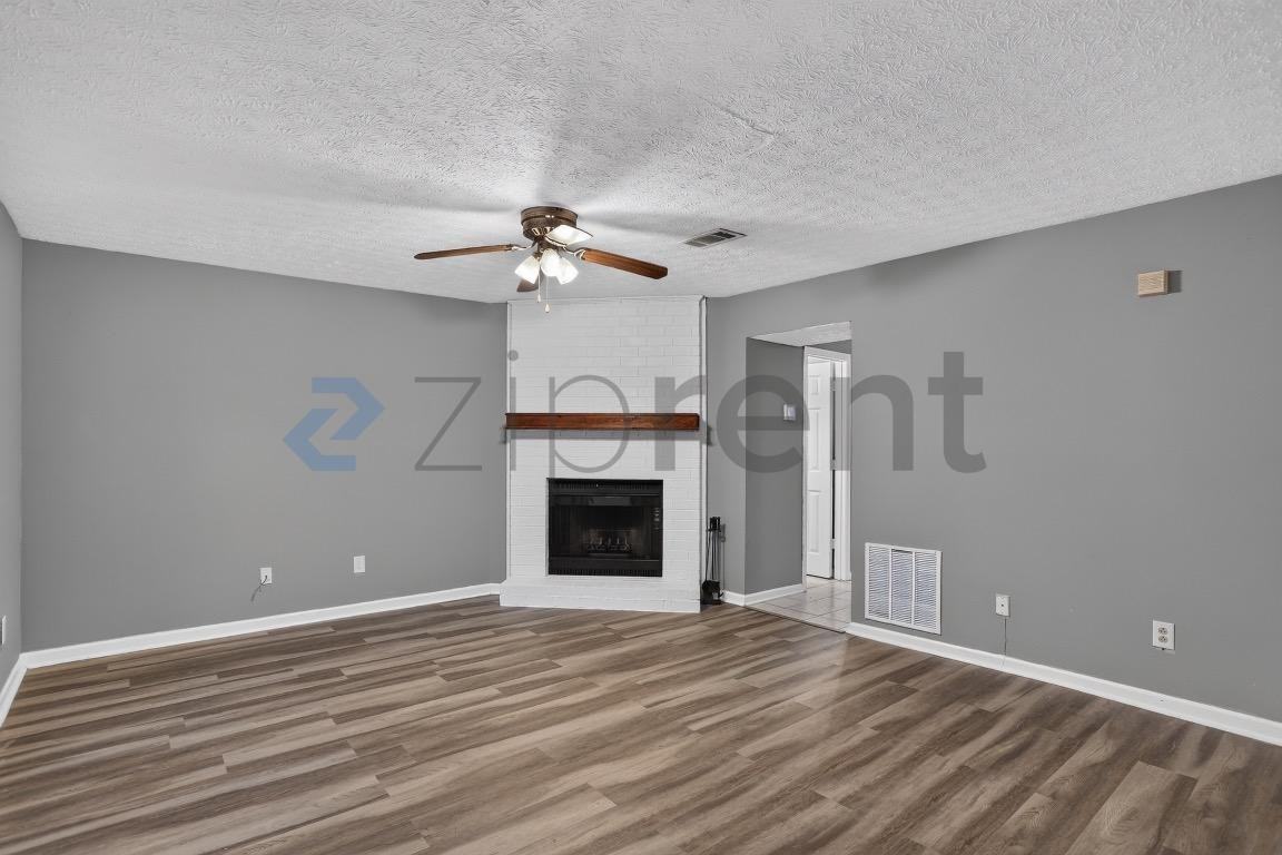 1329 Lakeview Drive Northwest #1329 - Photo 6 of 24
