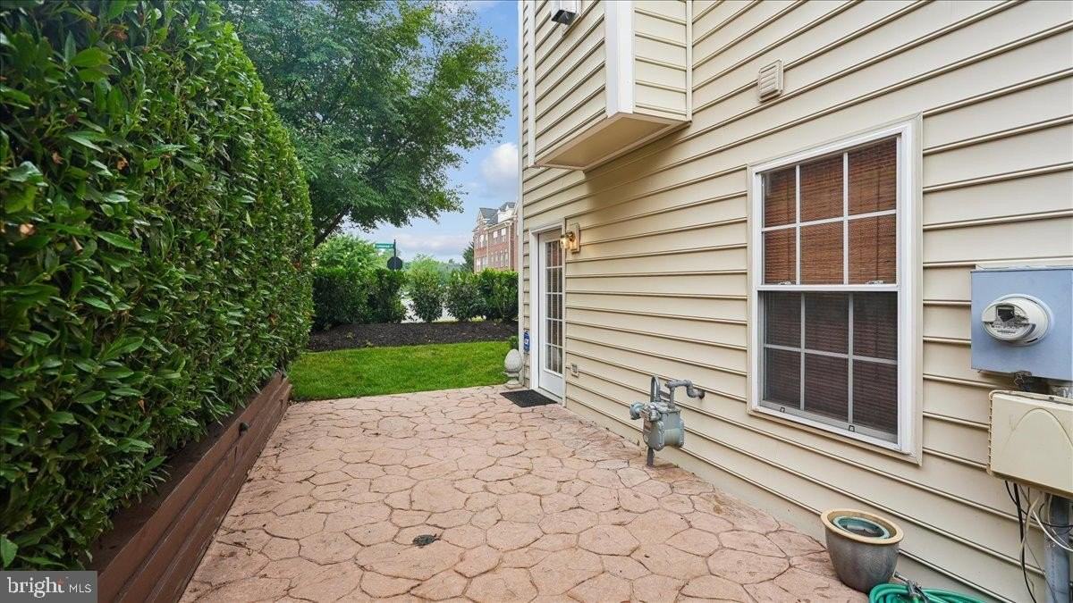 47761 Scotsborough Sq #106 - Photo 5 of 21