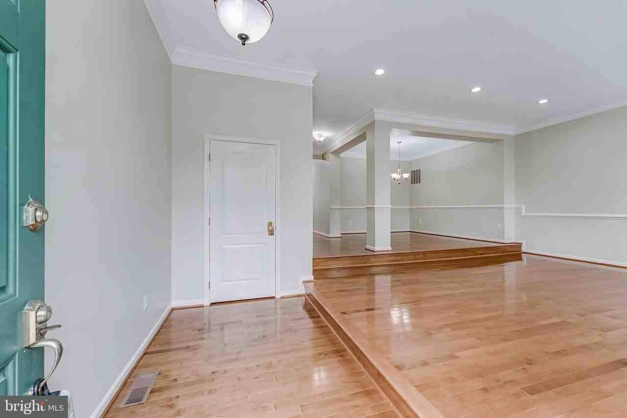 43619 Picketts Corner Ter - Photo 2 of 50