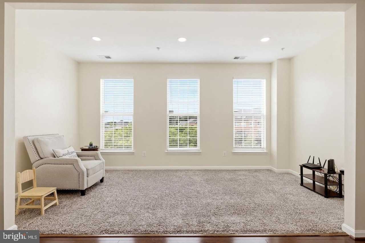7931 Crescent Park Dr - Photo 4 of 28