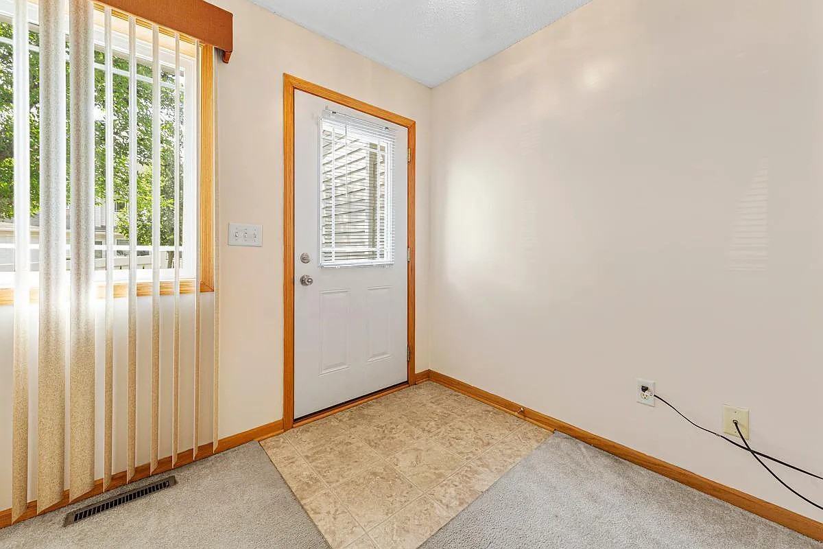 3009 Pebble Beach Dr - Photo 3 of 7