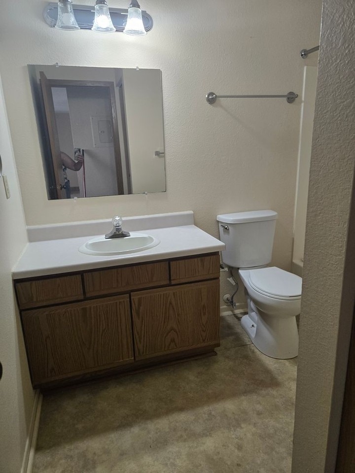 Evergreen Square Apartments - Photo 5 of 19