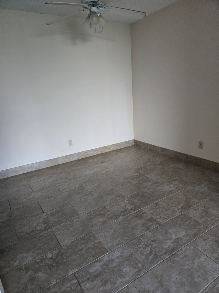 Evergreen Square Apartments - Photo 7 of 19