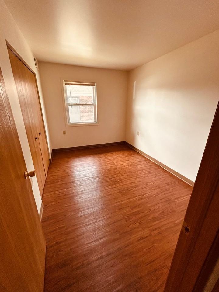 408 E Maple St - Photo 3 of 11