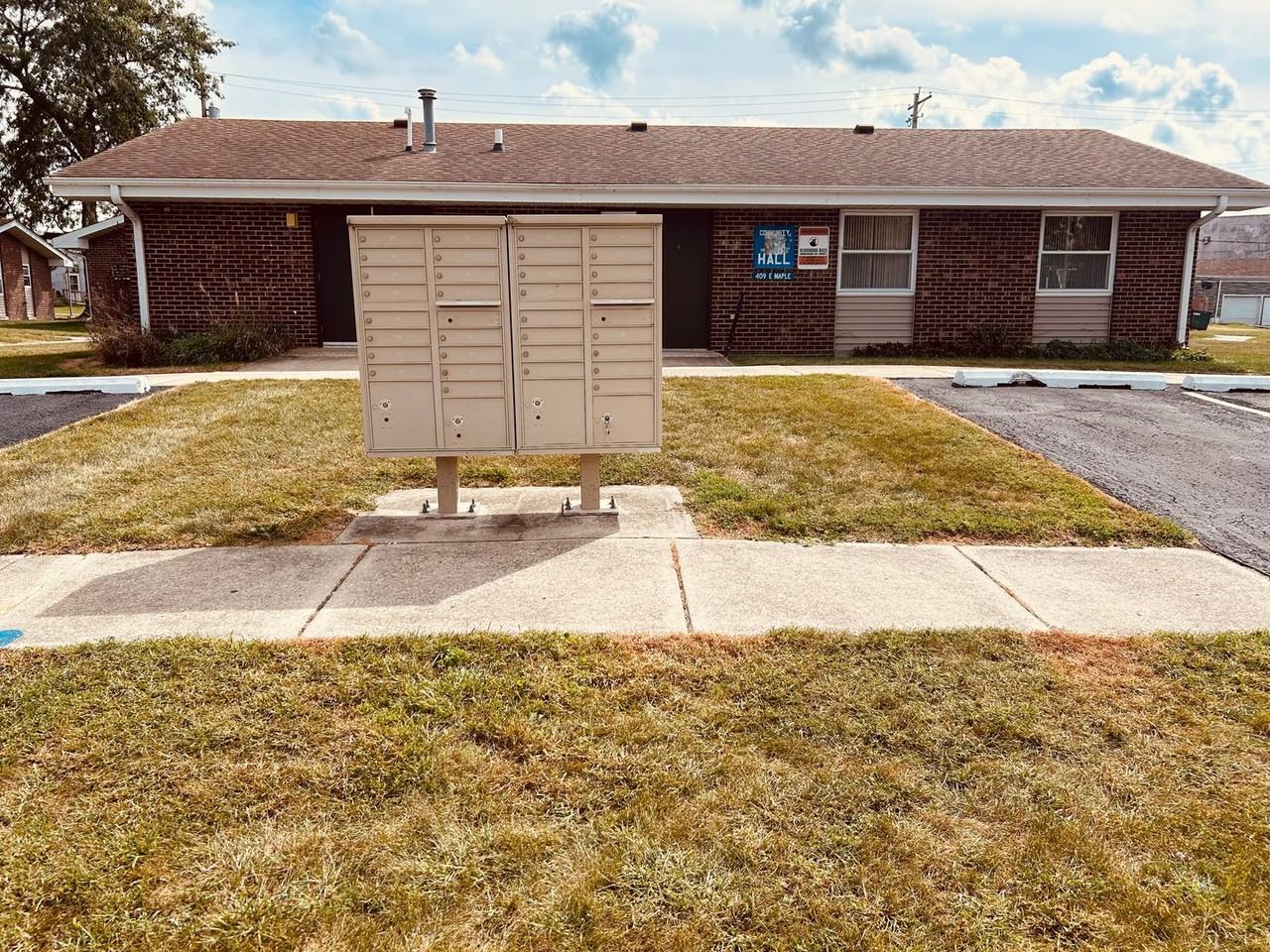 408 E Maple St - Photo 7 of 11