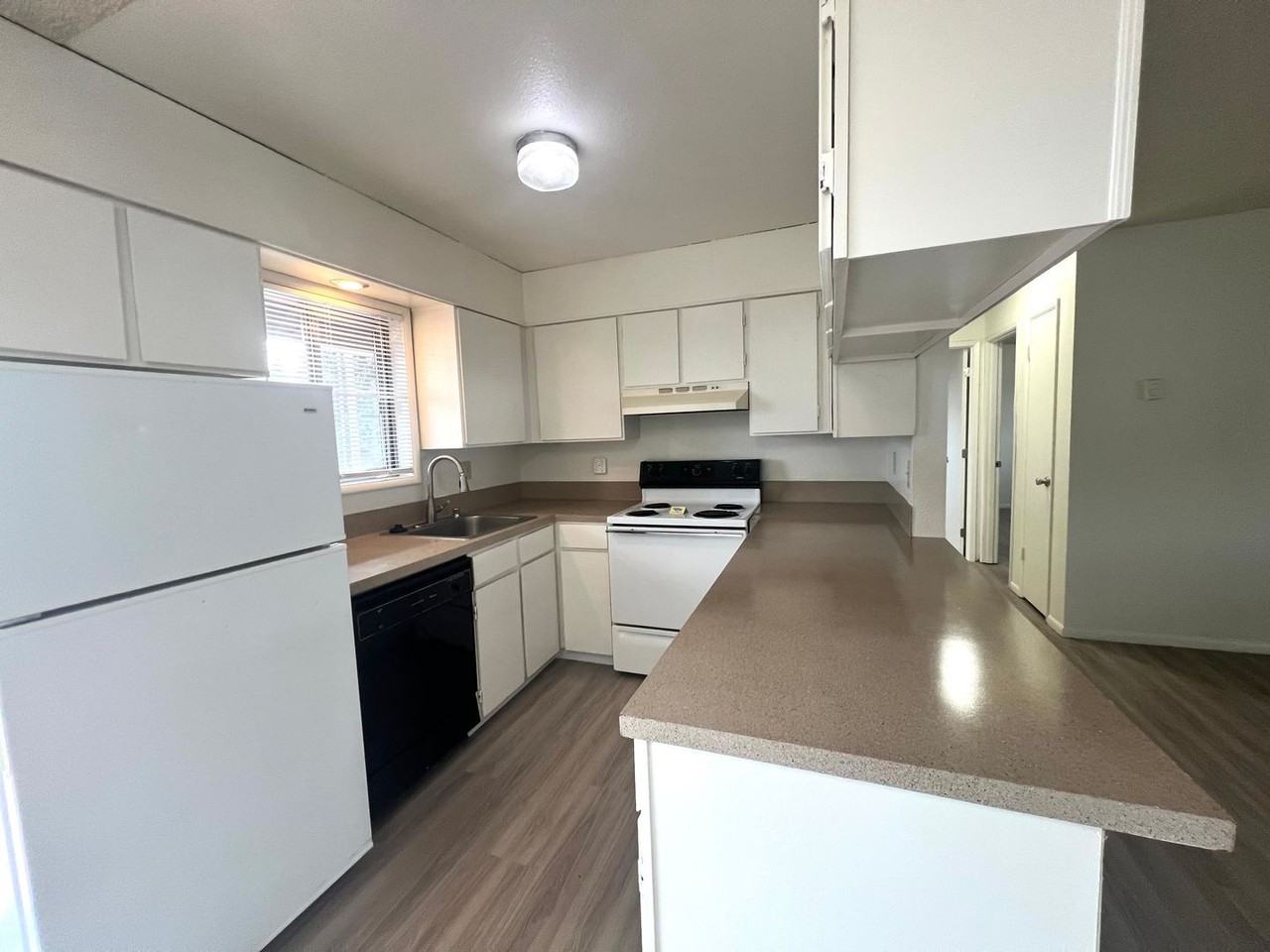 454 Nw 16th Ave - Photo 5 of 15