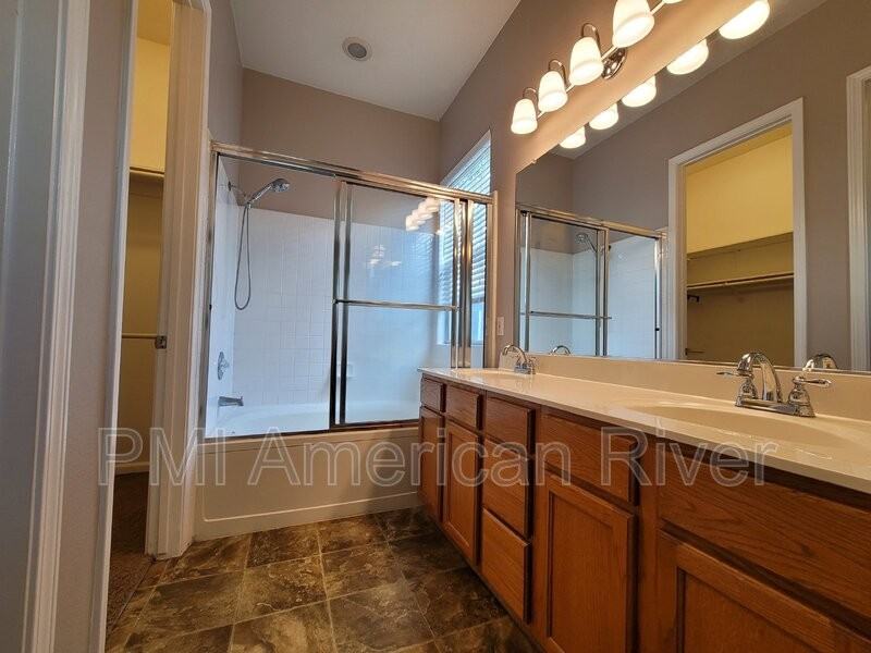1105 Brookline Cir - Photo 5 of 14