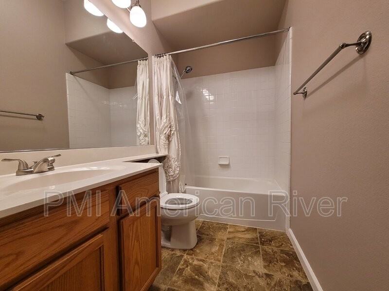 1105 Brookline Cir - Photo 6 of 14