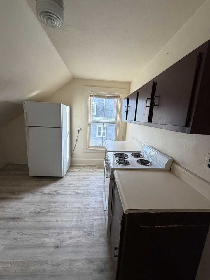 51 Robbins St #2R - Photo 2 of 7