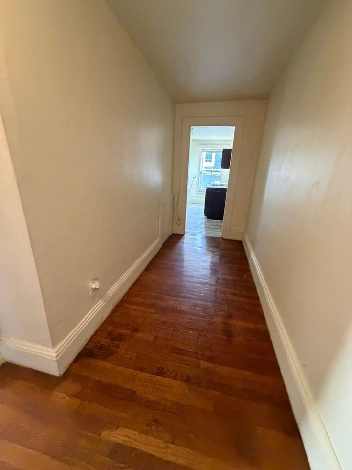 51 Robbins St #2R - Photo 3 of 7