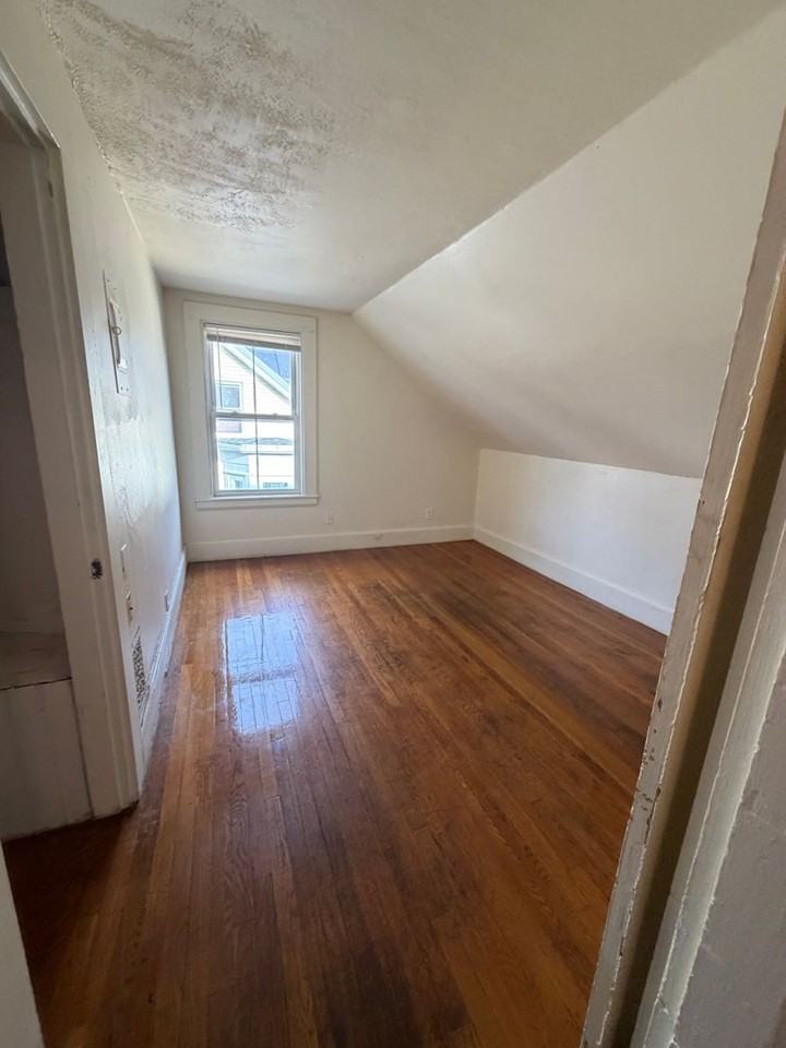 51 Robbins St #2R - Photo 4 of 7