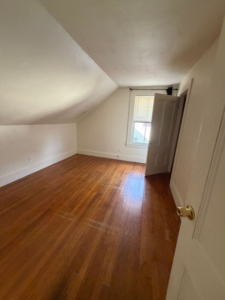 51 Robbins St #2R - Photo 5 of 7