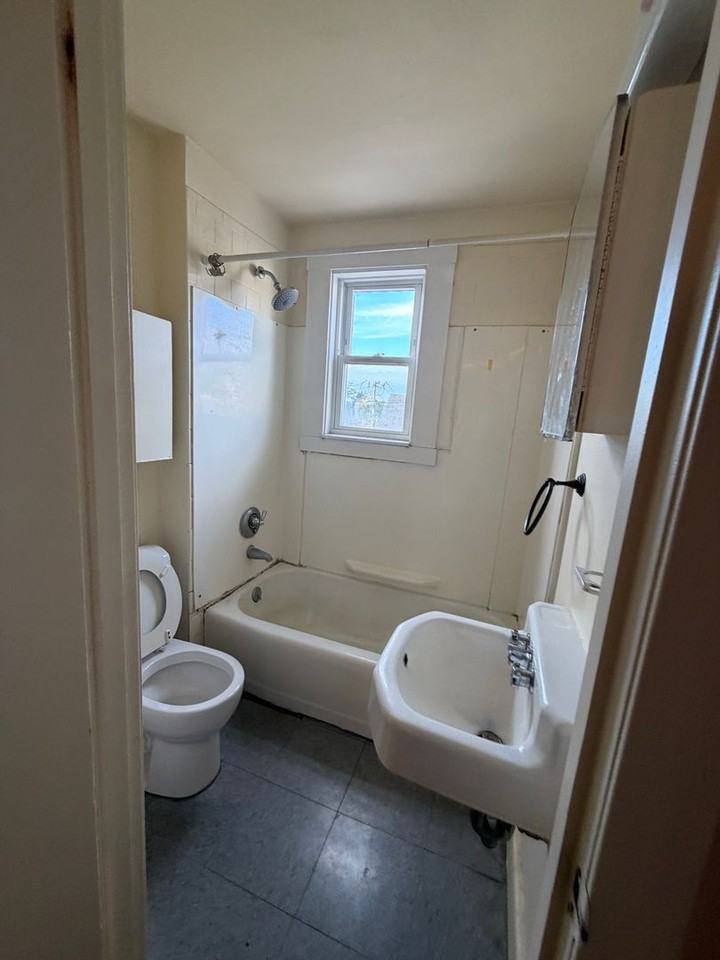 51 Robbins St #2R - Photo 6 of 7