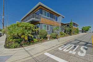 featured image of 1923 Vanderbilt Ln