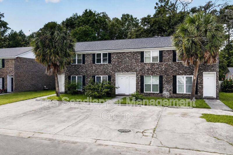 126 Langley Dr #B - Photo 2 of 31