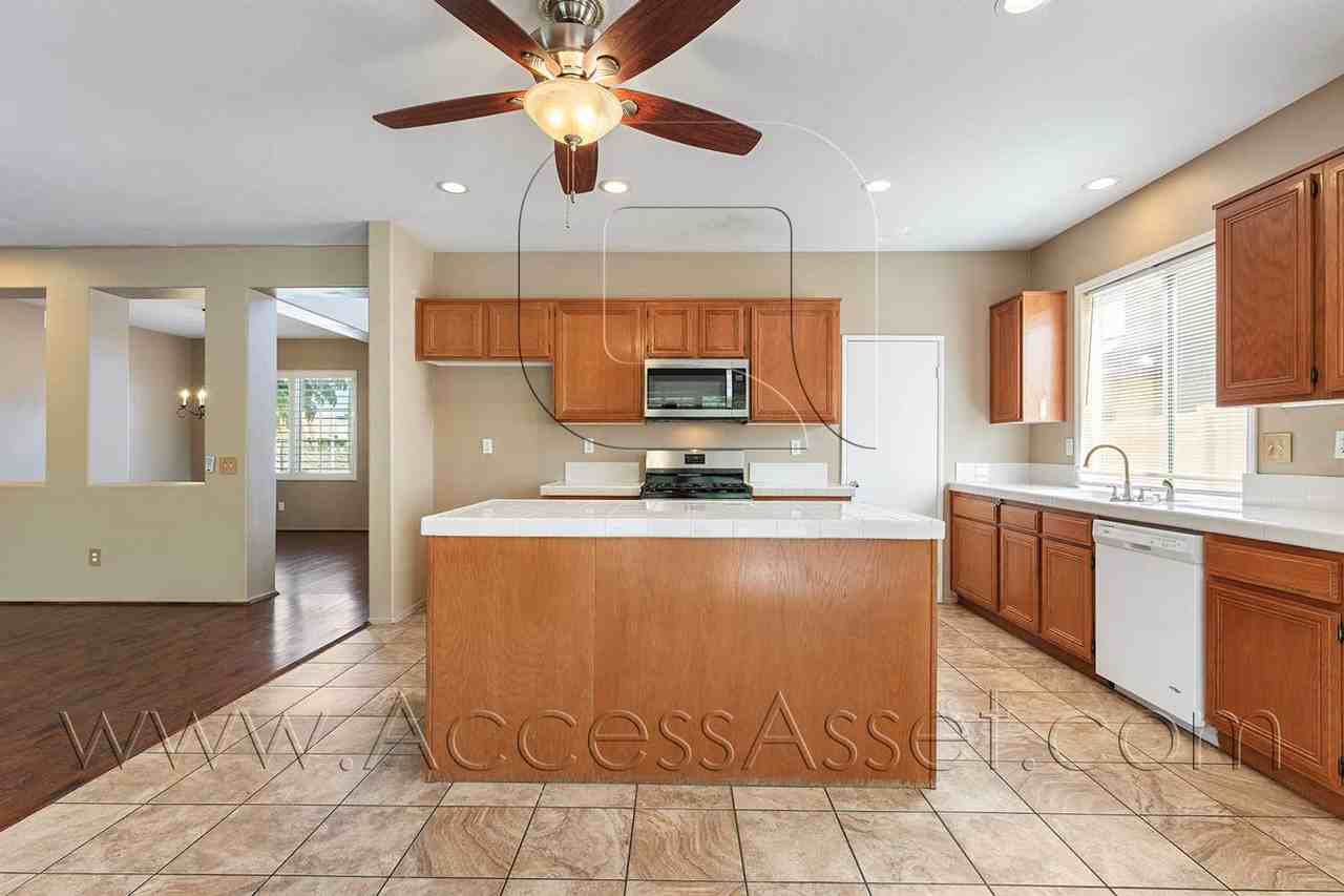 1358 Baldwin Dr - Photo 3 of 36
