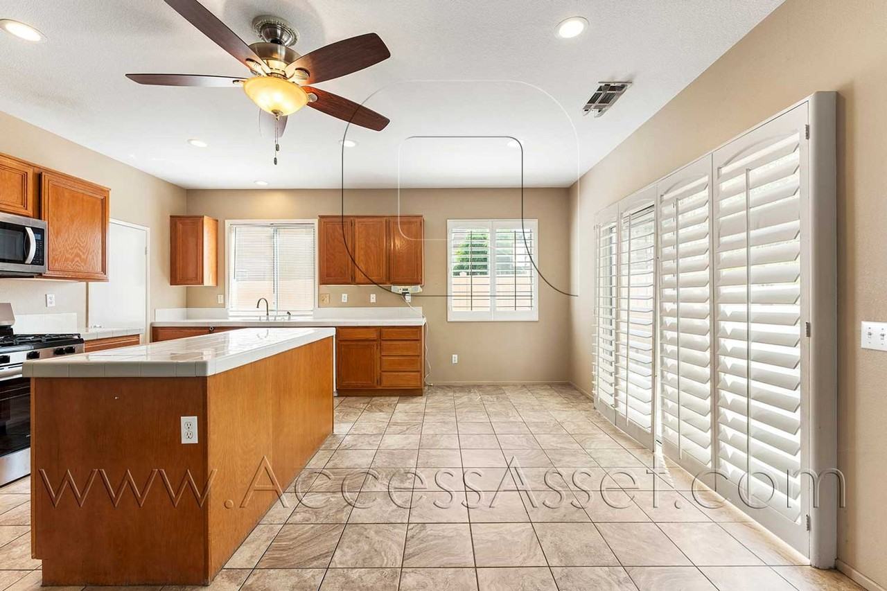 1358 Baldwin Dr - Photo 4 of 36