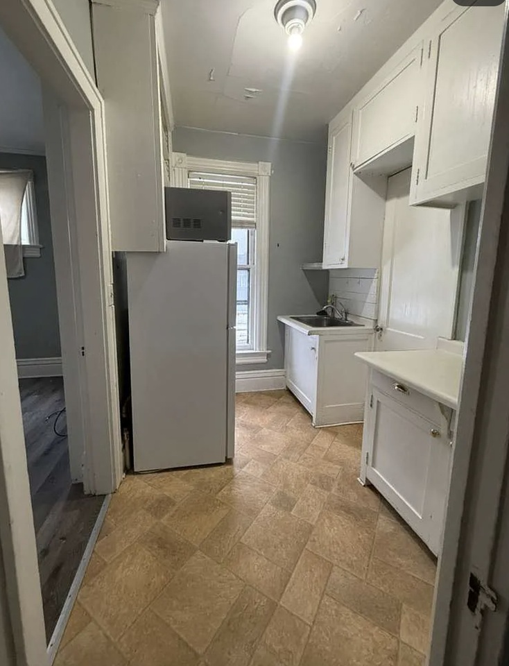 805 South Cedar Avenue - Photo 2 of 6
