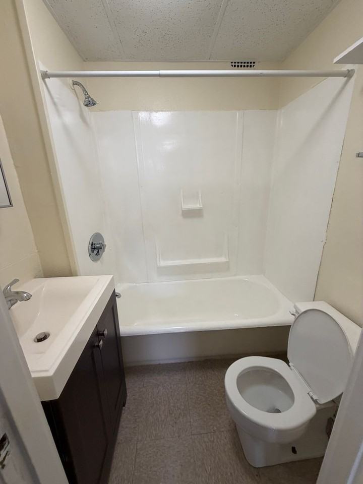34 Crescent St - Photo 5 of 6