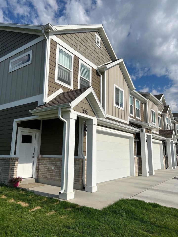 Bluffview Townhomes - Photo 3 of 8