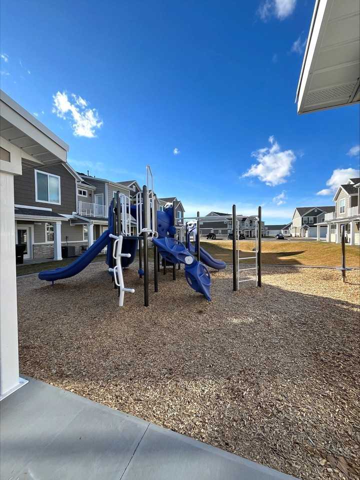 Bluffview Townhomes - Photo 6 of 8