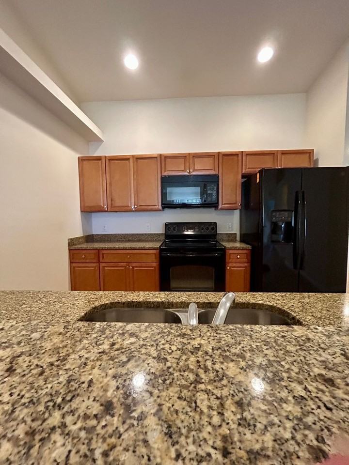 715 Se 7th St - Photo 4 of 11