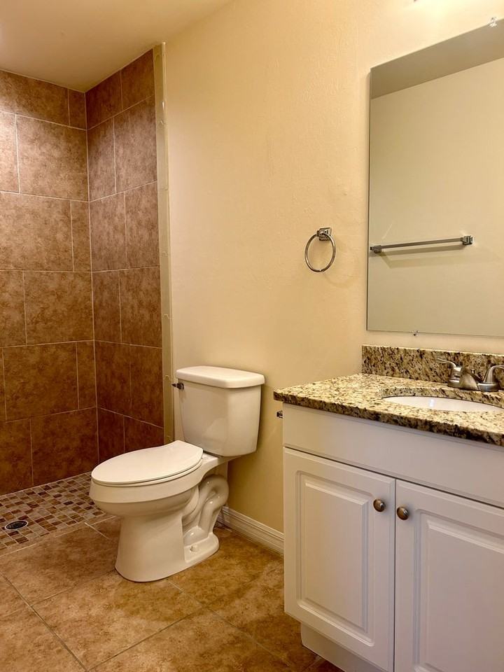 715 Se 7th St - Photo 5 of 11
