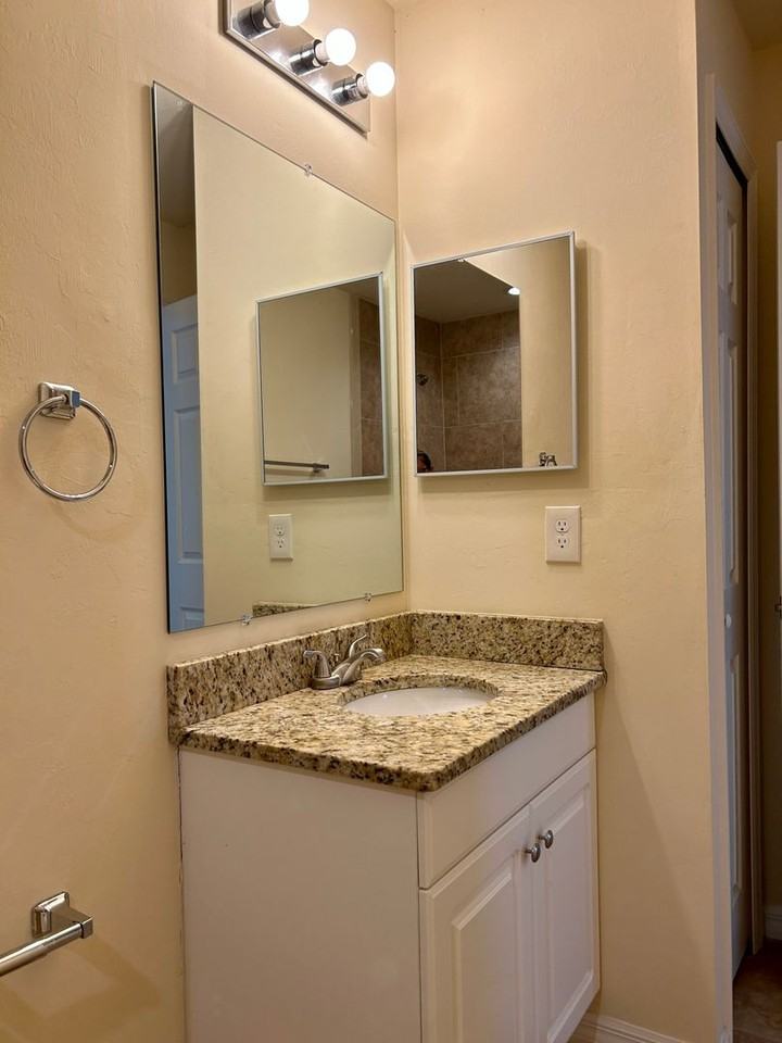 715 Se 7th St - Photo 6 of 11