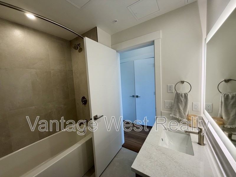 500 Sutherland Ave - Photo 4 of 21