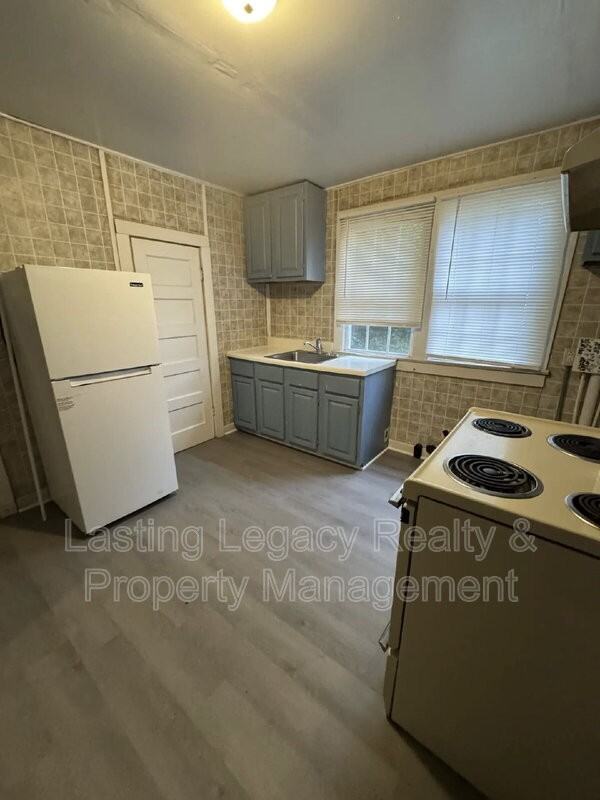 2008 Harrison Ave - Photo 2 of 7