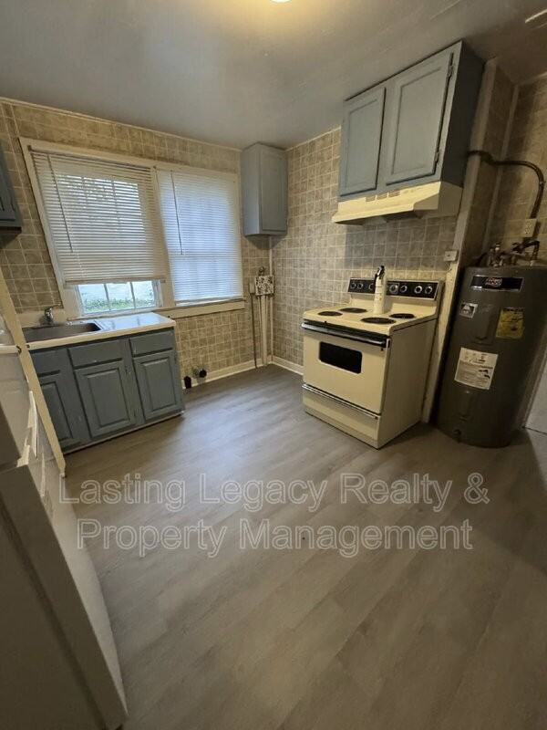 2008 Harrison Ave - Photo 3 of 7