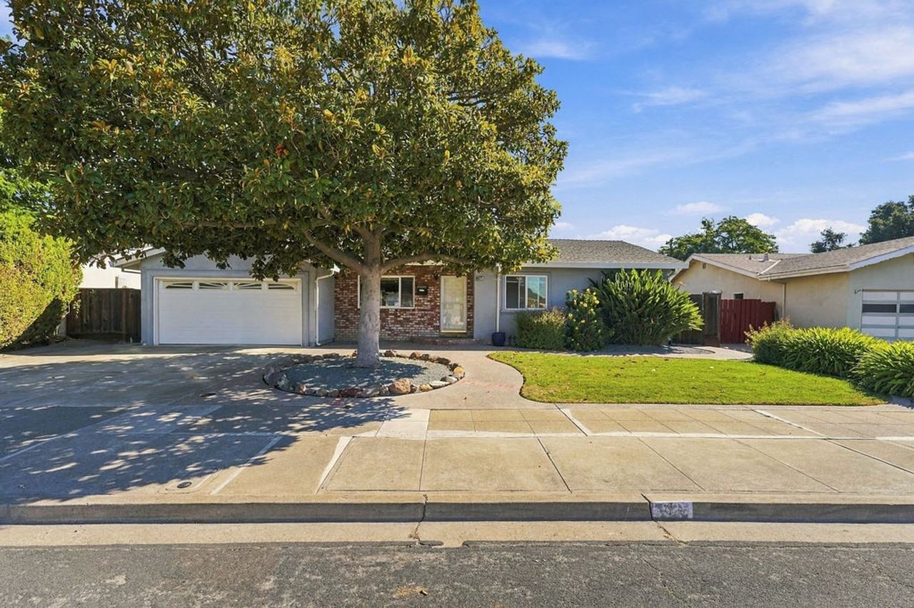 8525 Bandon Dr