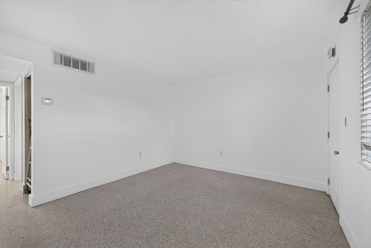 2726 SW 21 St. - Photo 3 of 12